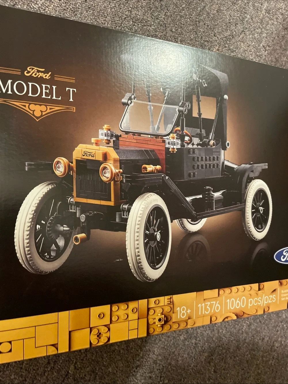 NEW IN BOX LEGO Icons Ford Model T Building Set 18+ 1060 pieces - Picture 3 of 7